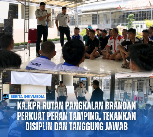 Ka.KPR Rutan Kelas IIB Pangkalan Brandan Theo Sitompul memberikan arahan kepada warga binaan yang bertugas sebagai tamping terkait disiplin, keamanan, dan ketertiban rutan.