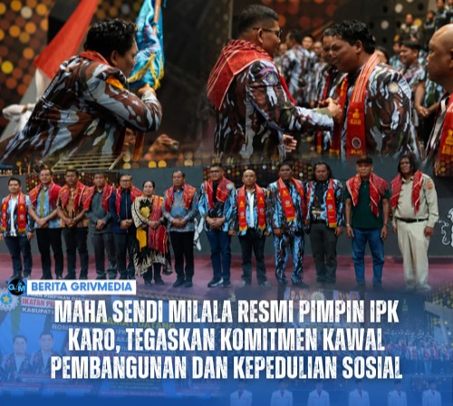 Maha Sendi Sembiring Milala menerima pataka organisasi saat pelantikan Ketua DPD IPK Kabupaten Karo periode 2025-2030 di Mikie Holiday Berastagi.