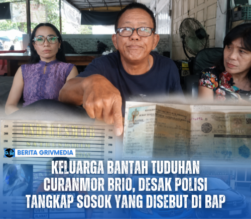 Konferensi pers LSM PAKAR Indonesia di depan Polrestabes Medan terkait bantahan keluarga tersangka dugaan pencurian mobil Honda Brio.