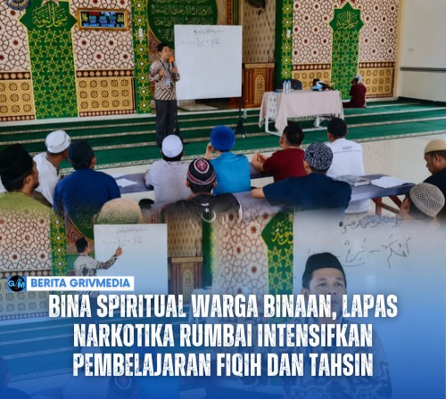 Warga binaan Lapas Narkotika Kelas IIB Rumbai mengikuti pembinaan kerohanian dan pembelajaran tahsin Al-Qur’an di masjid lapas.