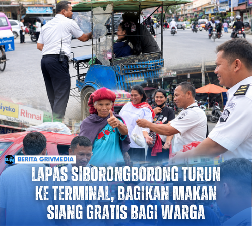 Lapas Kelas IIB Siborongborong membagikan makan siang gratis kepada masyarakat di Terminal Siborongborong.